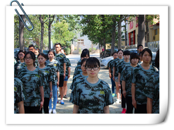 易視界精英們軍訓中