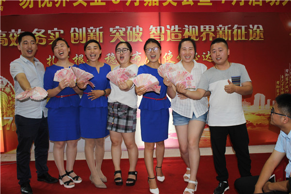 看到他們手中的錢(qián)你羨慕了嗎？