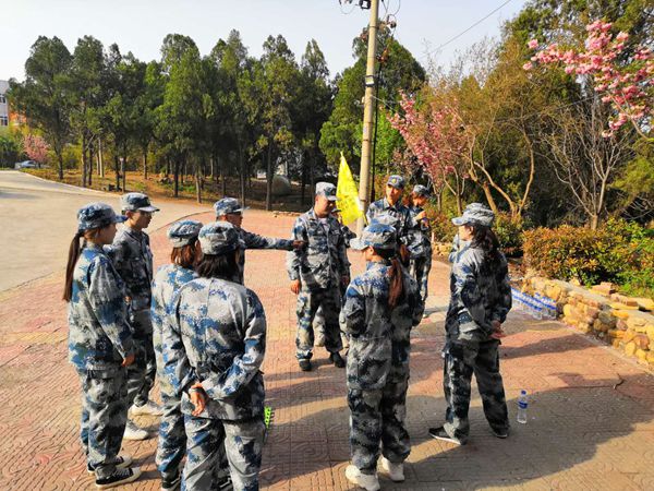 游戲環(huán)節(jié)中，大家齊心協(xié)作，群策群力