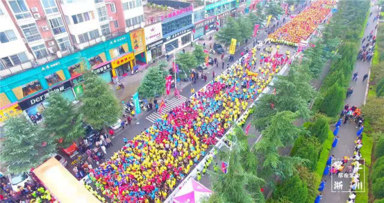 2019首屆淅川國(guó)際半程馬拉松激情開(kāi)跑，易視界石斛手機(jī)眼貼榮耀冠名贊助